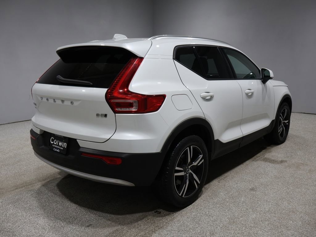 2023 Volvo XC40 Core photo 2