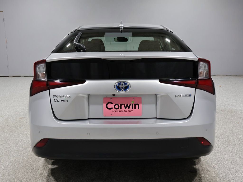 2021 Toyota Prius LE photo 3