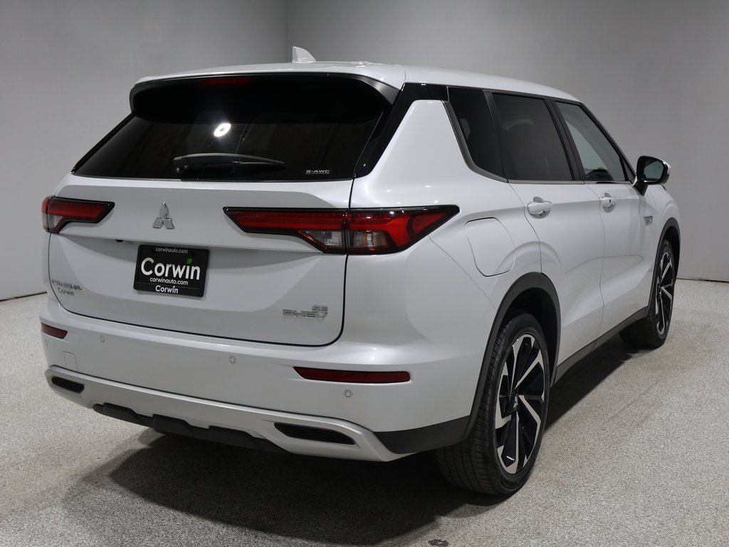 Used 2024 Mitsubishi Outlander Plug-in Hybrid SE with VIN JA4T5VA90RZ067113 for sale in Fargo, ND