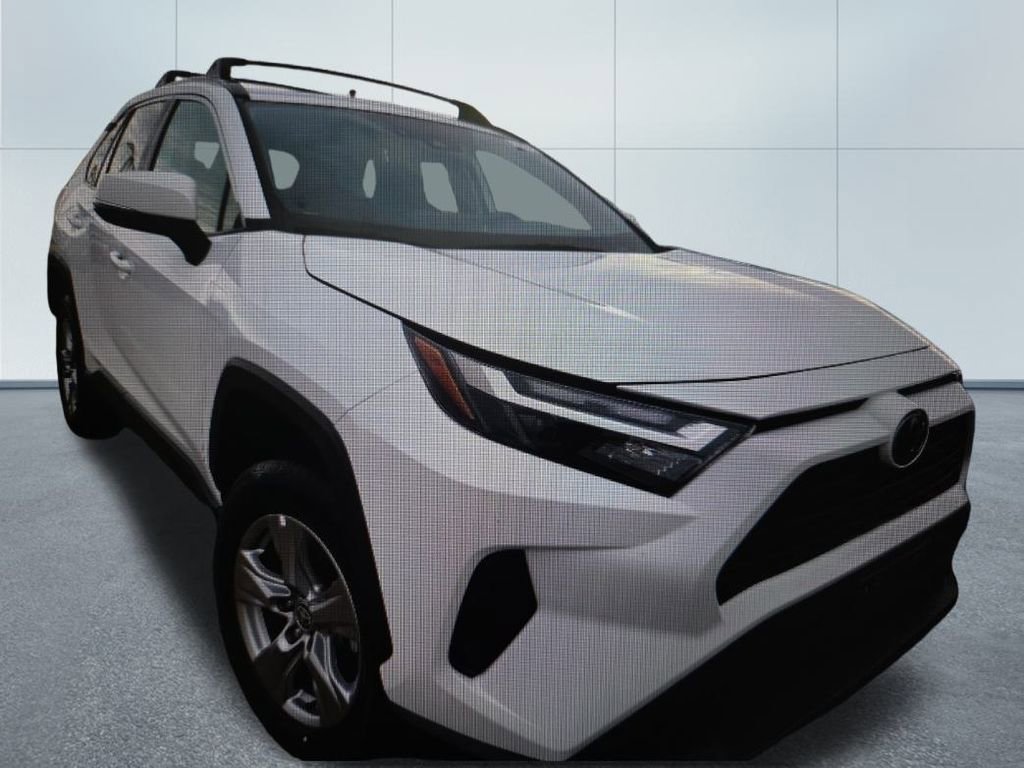 2024 Toyota RAV4 XLE photo 2