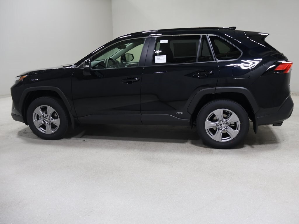 2025 Toyota RAV4 Hybrid XLE photo 4