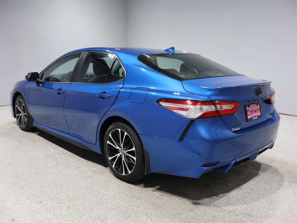 Used 2020 Toyota Camry SE Sedan