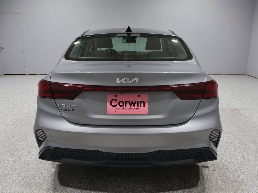 2024 Kia Forte LXS photo 3