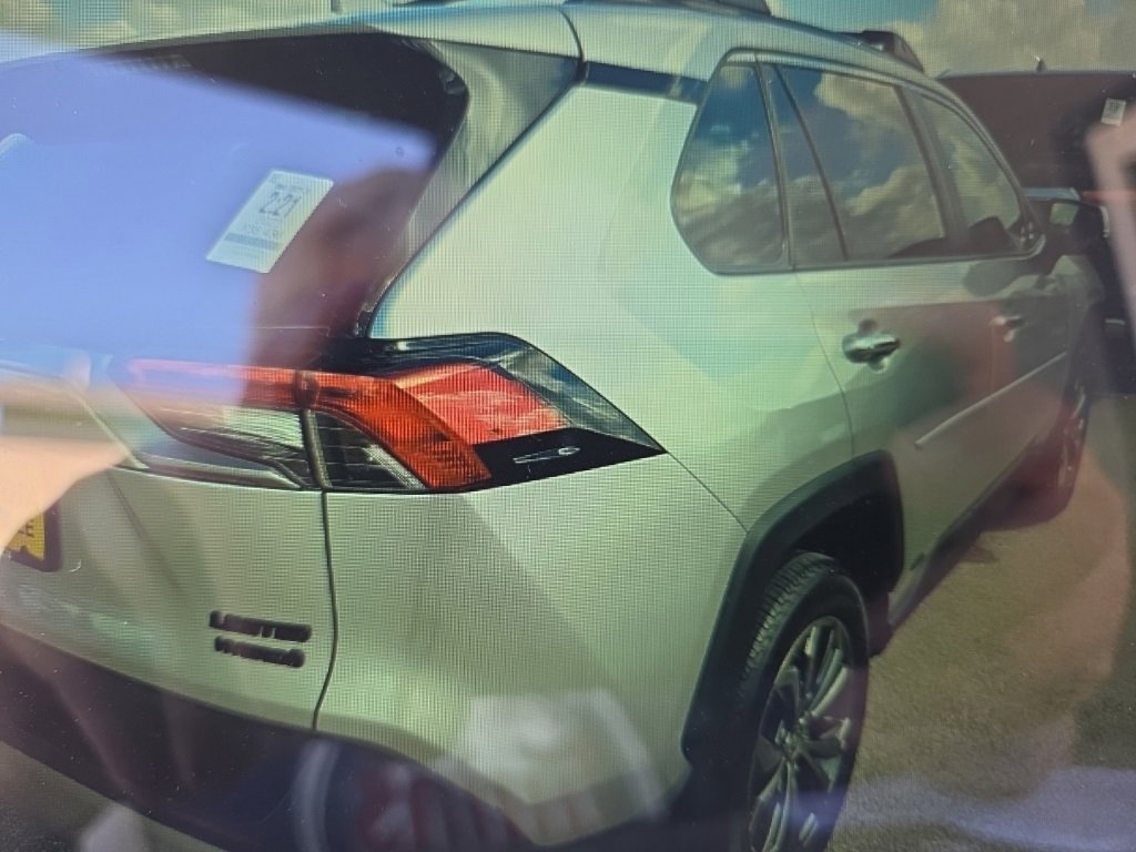 2023 Toyota RAV4 Hybrid Limited photo 3