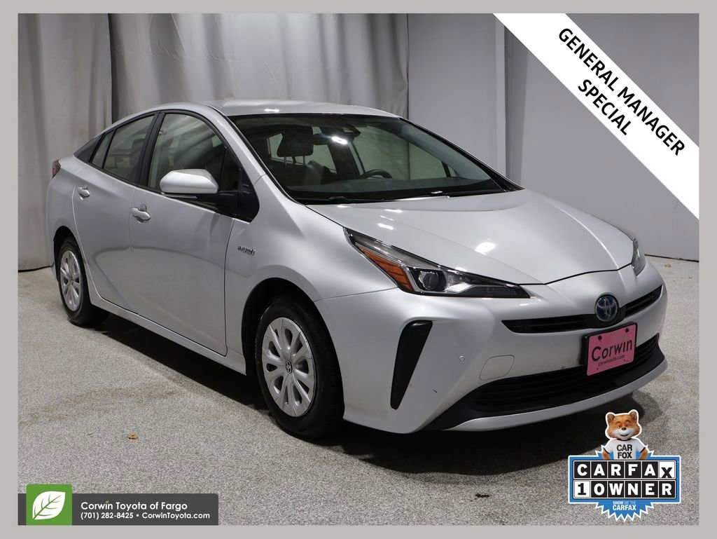 2022 Toyota Prius LE's photo