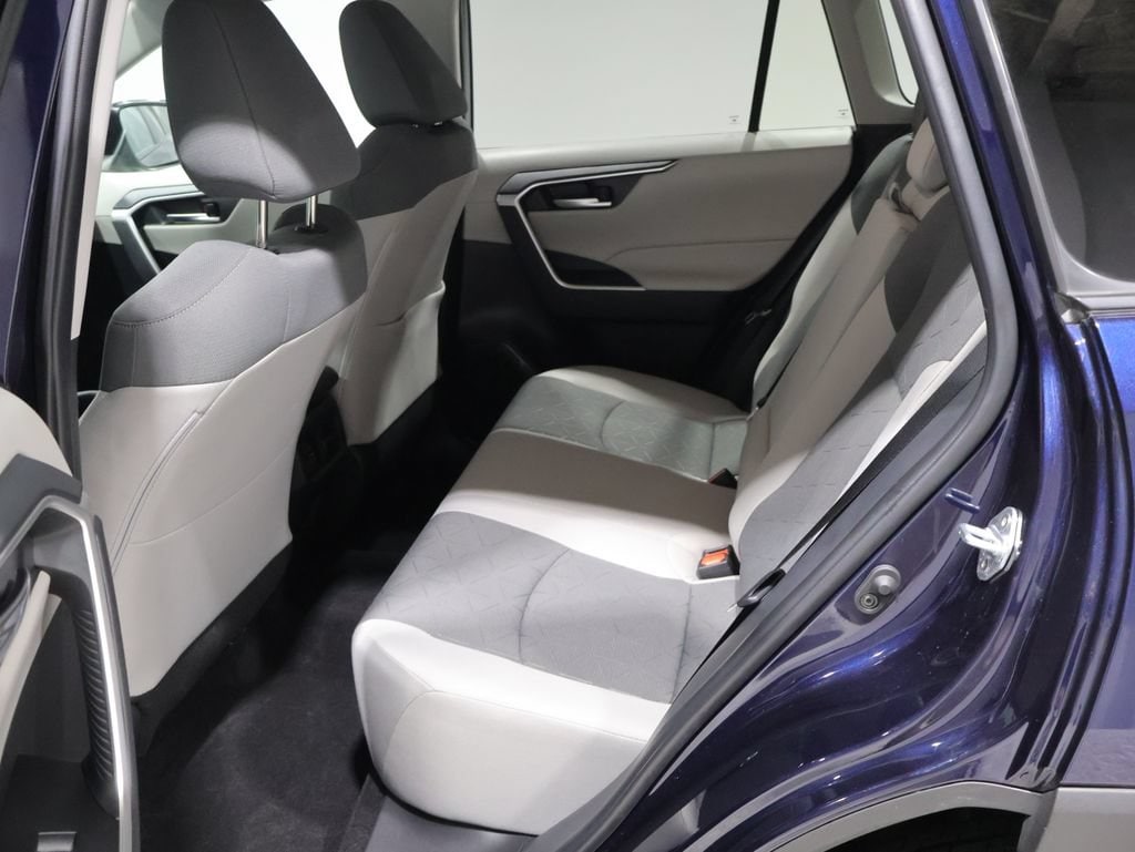 2025 Toyota RAV4 XLE - Photo 18