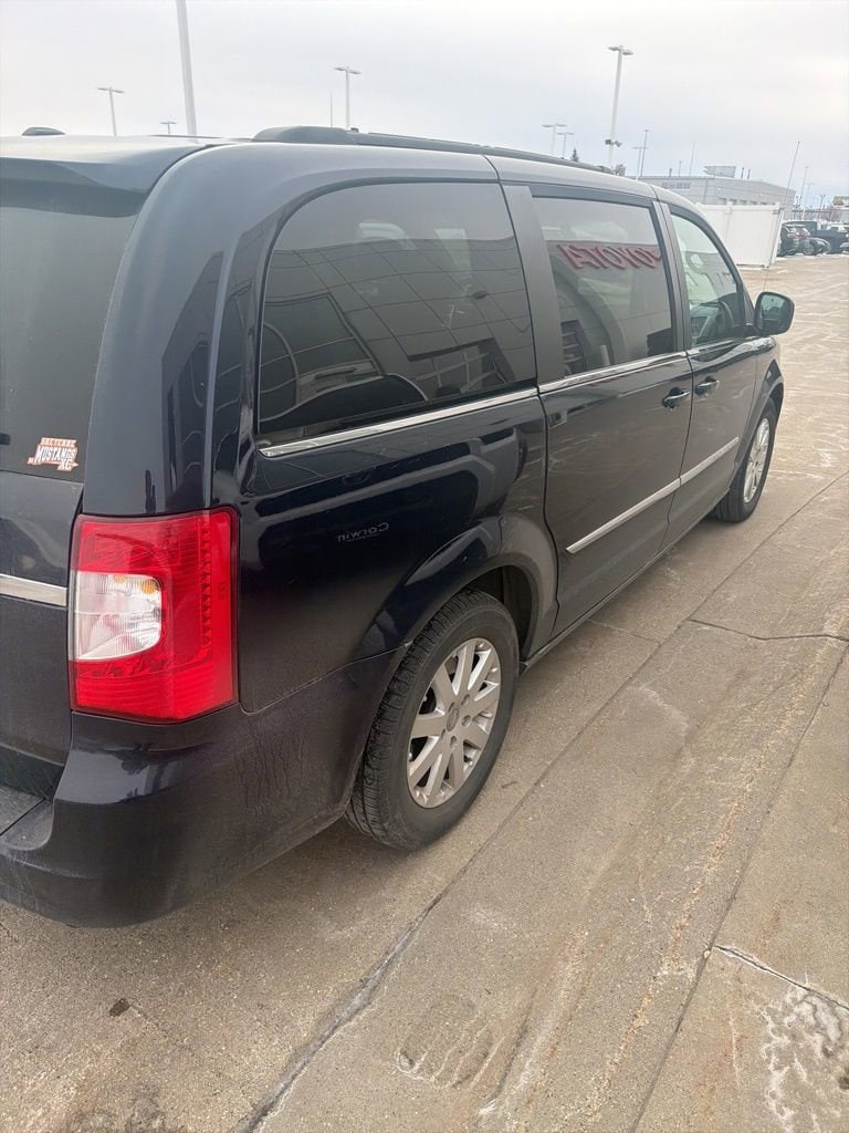 Used 2016 Chrysler Town & Country Touring with VIN 2C4RC1BG7GR286900 for sale in Fargo, ND