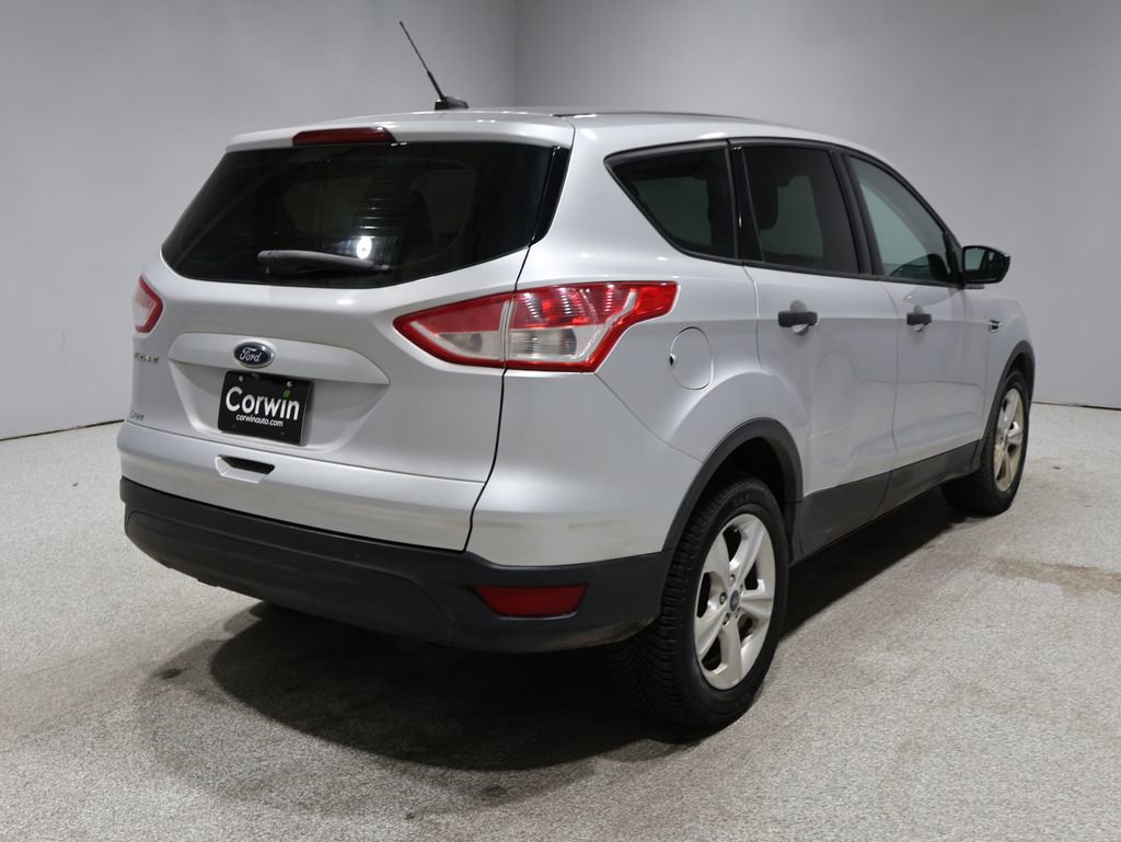 2016 Ford Escape S photo 2