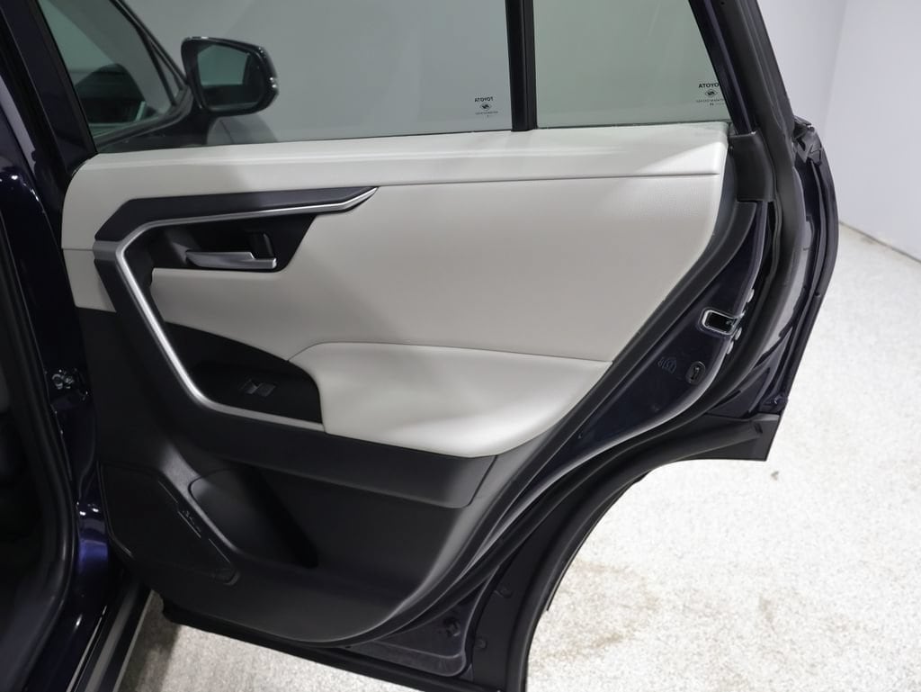 2025 Toyota RAV4 XLE - Photo 21