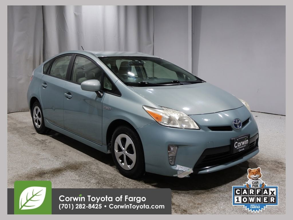 2013 Toyota Prius Three's photo