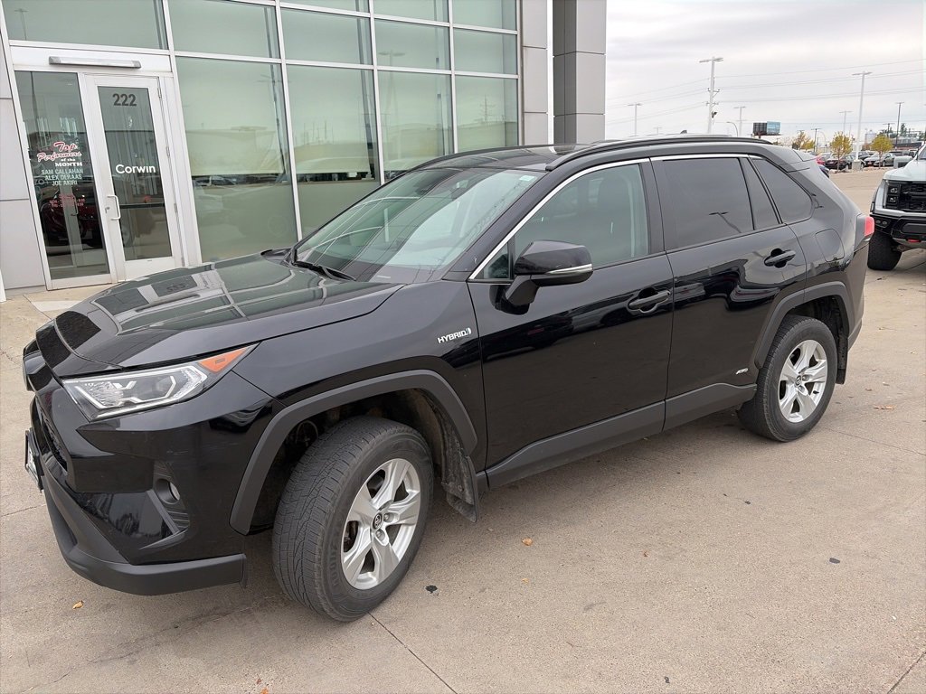 2021 Toyota RAV4 Hybrid XLE photo 3