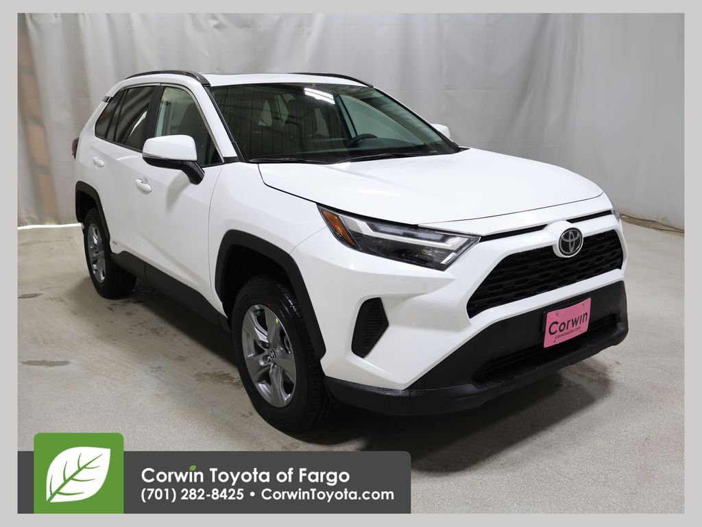 2025 Toyota RAV4 XLE's photo