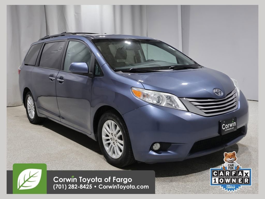 2016 Toyota Sienna XLE V6 7-Passenger Access Seat's photo