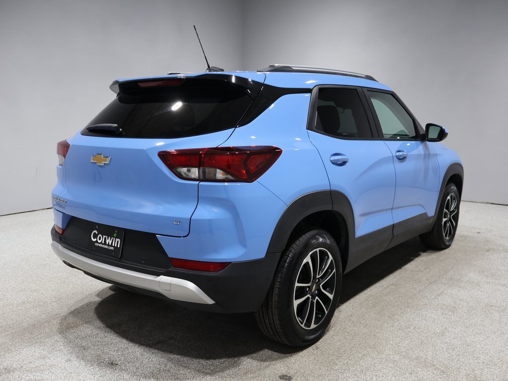 2024 Chevrolet Trailblazer LT photo 2