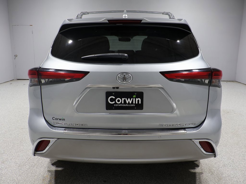 2020 Toyota Highlander Platinum photo 2