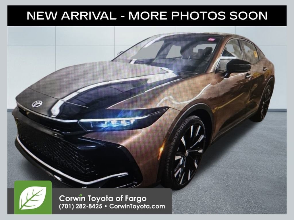 2023 Toyota Crown Platinum's photo