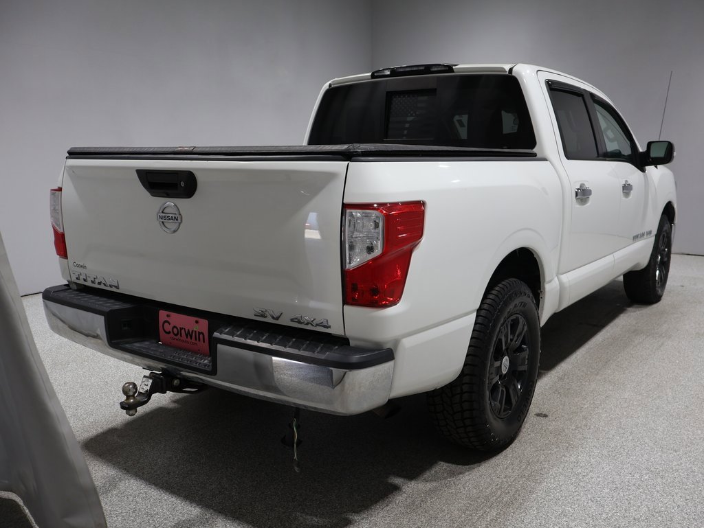 2018 Nissan Titan SV photo 2