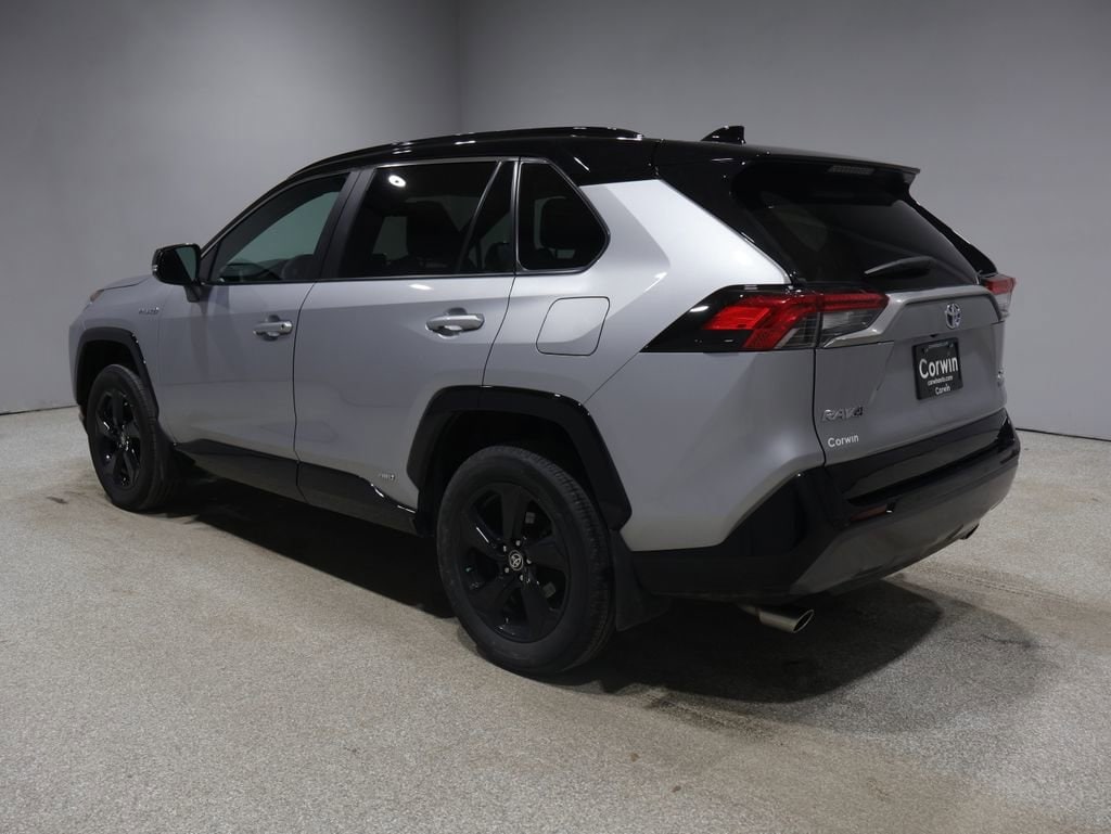 2021 Toyota RAV4 Hybrid XSE photo 2