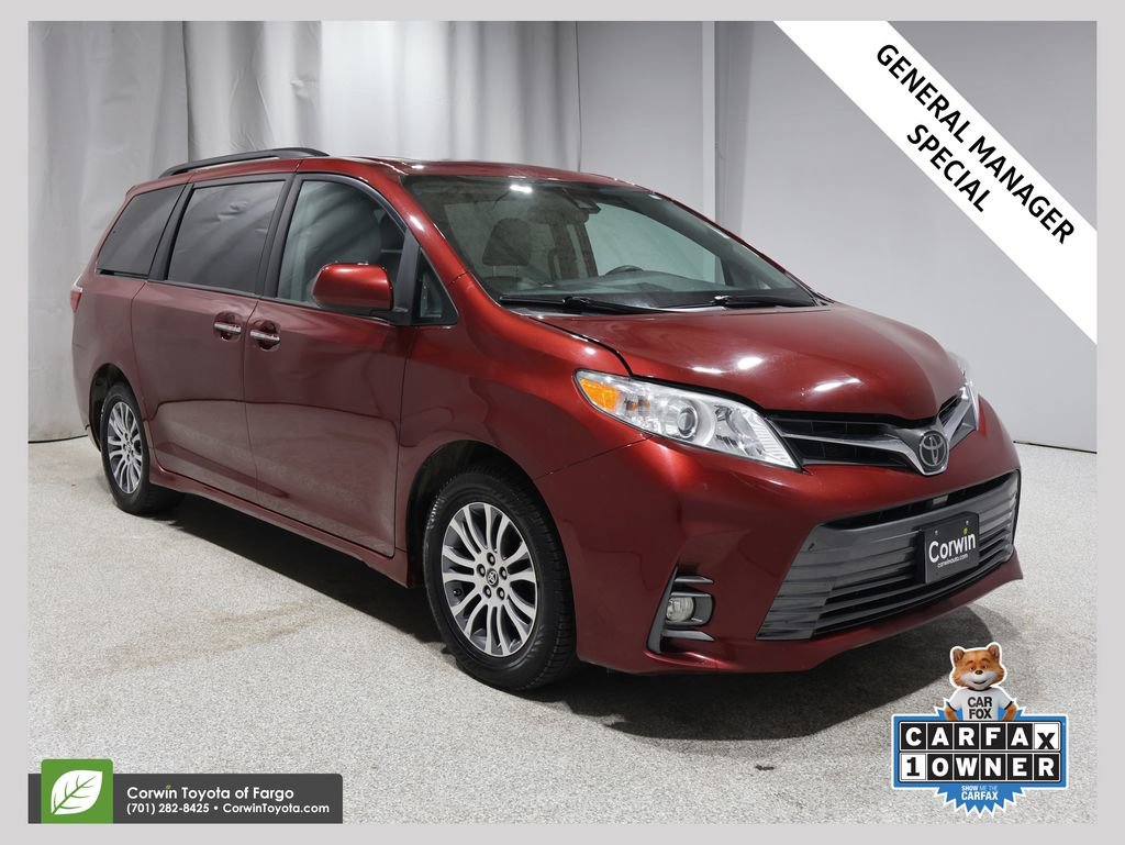 2020 Toyota Sienna XLE's photo