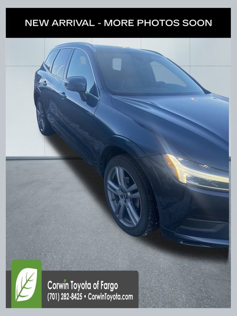 2018 Volvo XC60 Momentum's photo