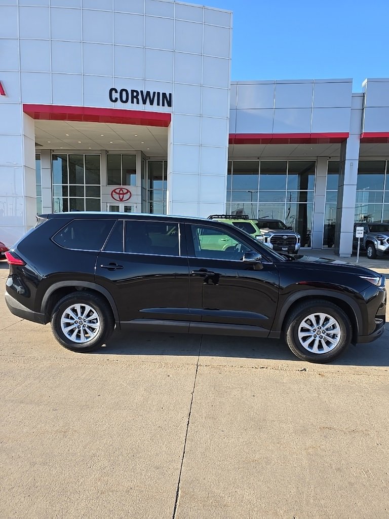 Used 2024 Toyota Grand Highlander XLE with VIN 5TDAAAB59RS008494 for sale in Fargo, ND