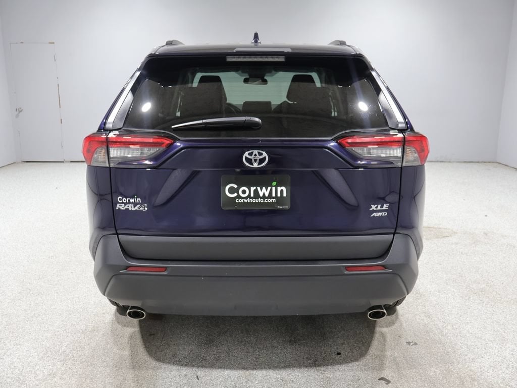 2025 Toyota RAV4 XLE - Photo 3