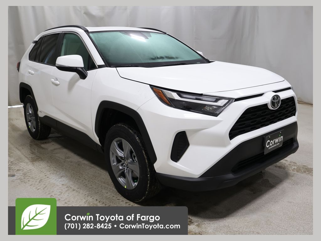 2025 Toyota RAV4 XLE's photo