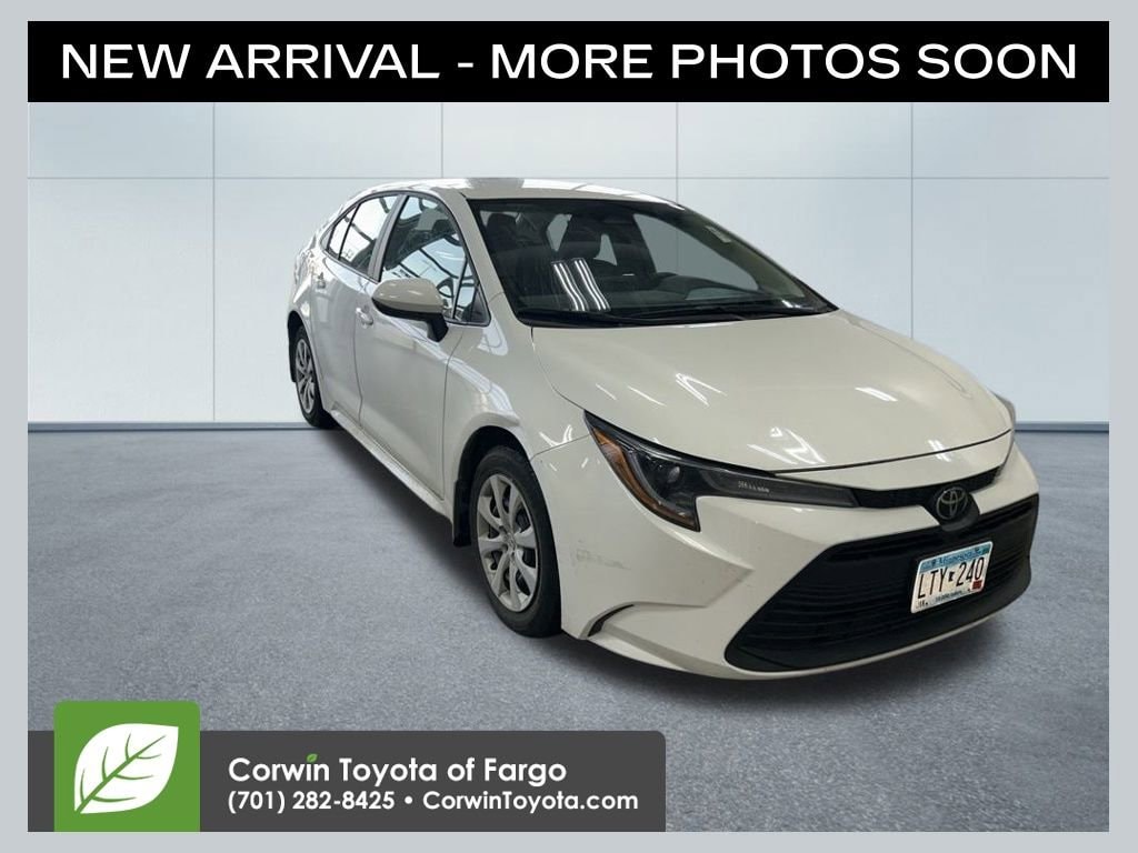 2024 Toyota Corolla LE's photo