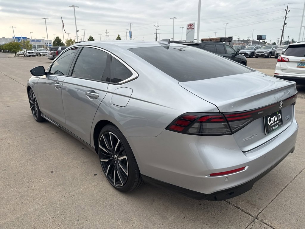 2024 Honda Accord Hybrid Touring photo 2