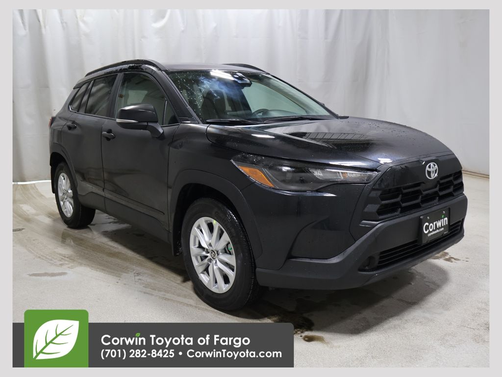 2026 Toyota Corolla Cross LE's photo