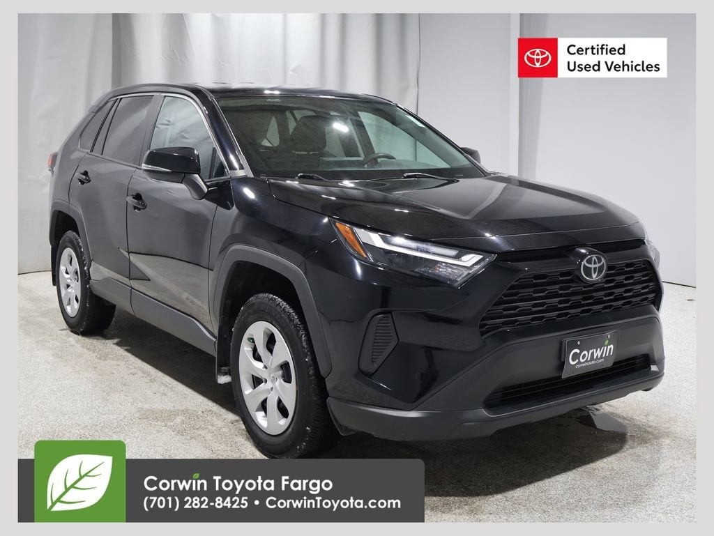 2023 Toyota RAV4 LE's photo