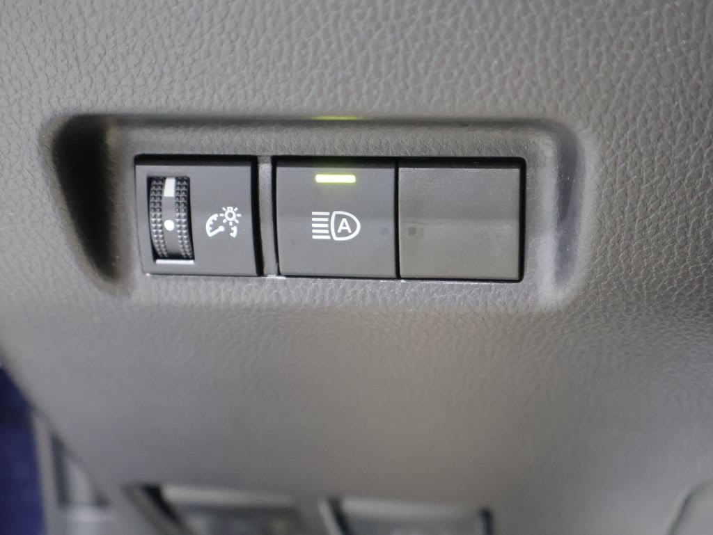 2025 Toyota RAV4 XLE - Photo 32