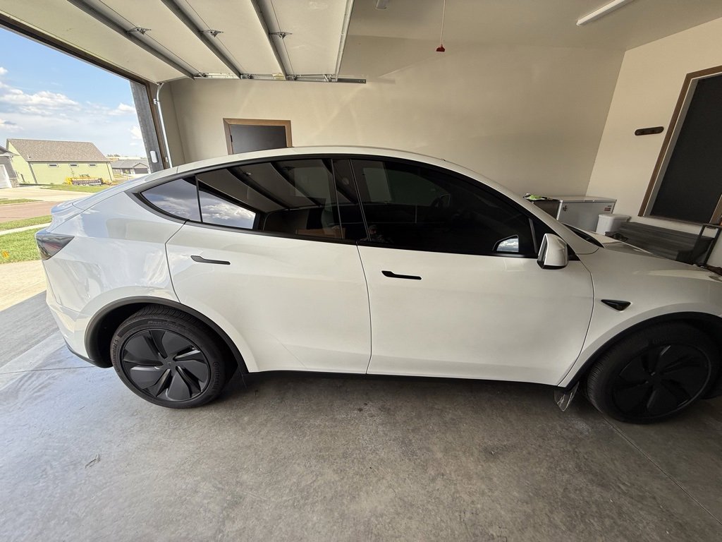 2026 Tesla Model Y Long Range photo 2