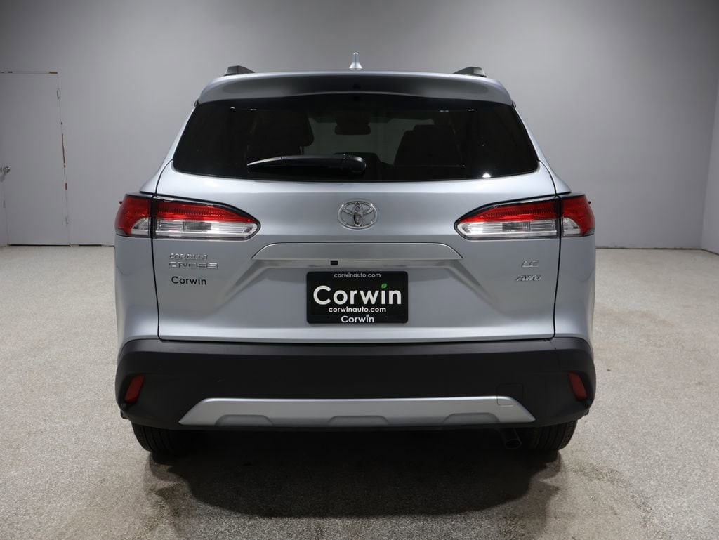 2023 Toyota Corolla Cross LE photo 2