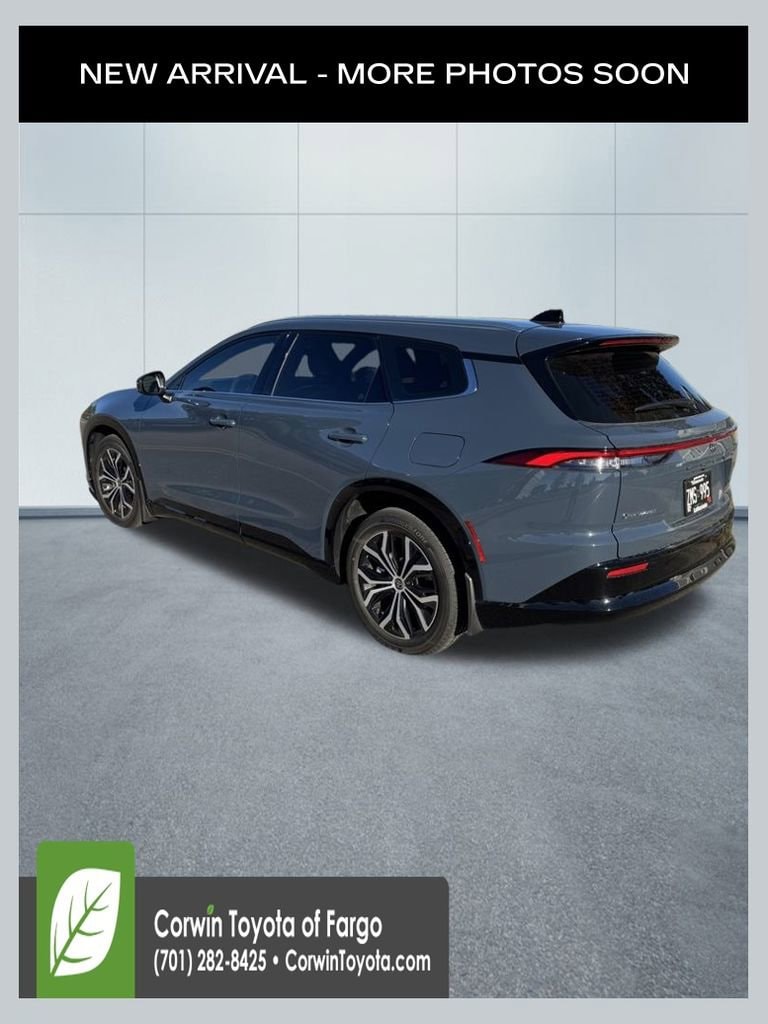 2025 Toyota Crown Signia XLE's photo