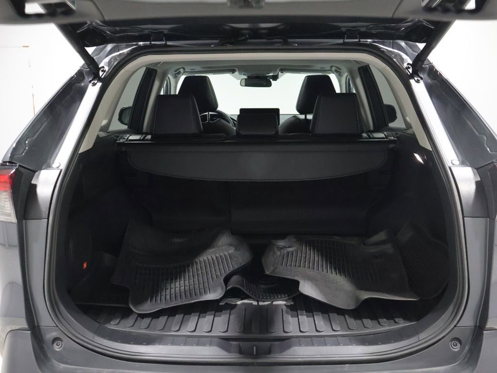 2025 Toyota RAV4 XLE Premium photo 4