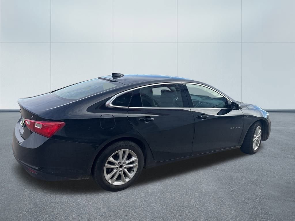 2017 Chevrolet Malibu 1LT photo 3