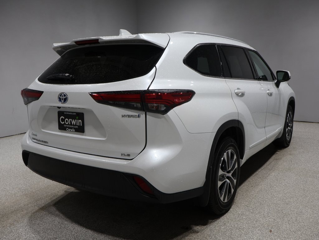Used 2022 Toyota Highlander XLE with VIN 5TDHBRCH4NS550762 for sale in Fargo, ND