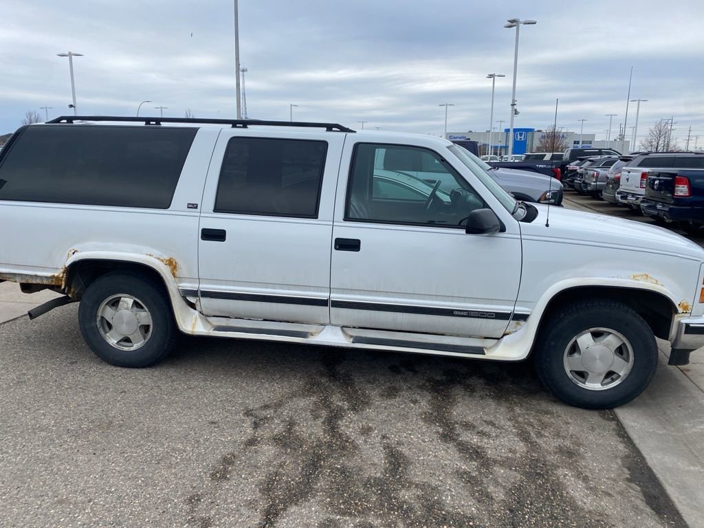 Used 1997 GMC Suburban SL with VIN 3GKFK16R5VG510545 for sale in Fargo, ND