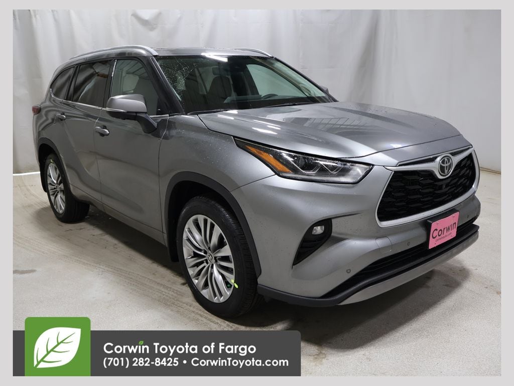 2026 Toyota Highlander Platinum's photo