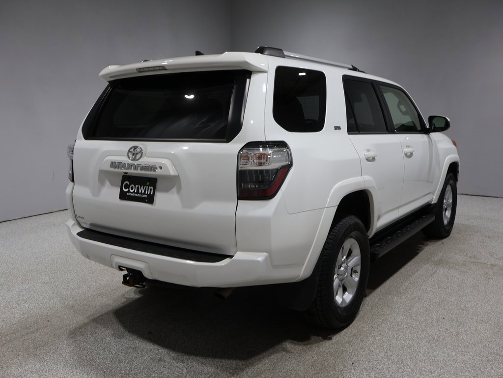 2020 Toyota 4Runner SR5 photo 2