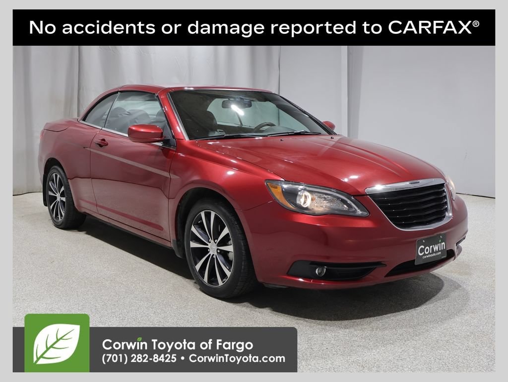 2013 Chrysler 200 S Convertible's photo