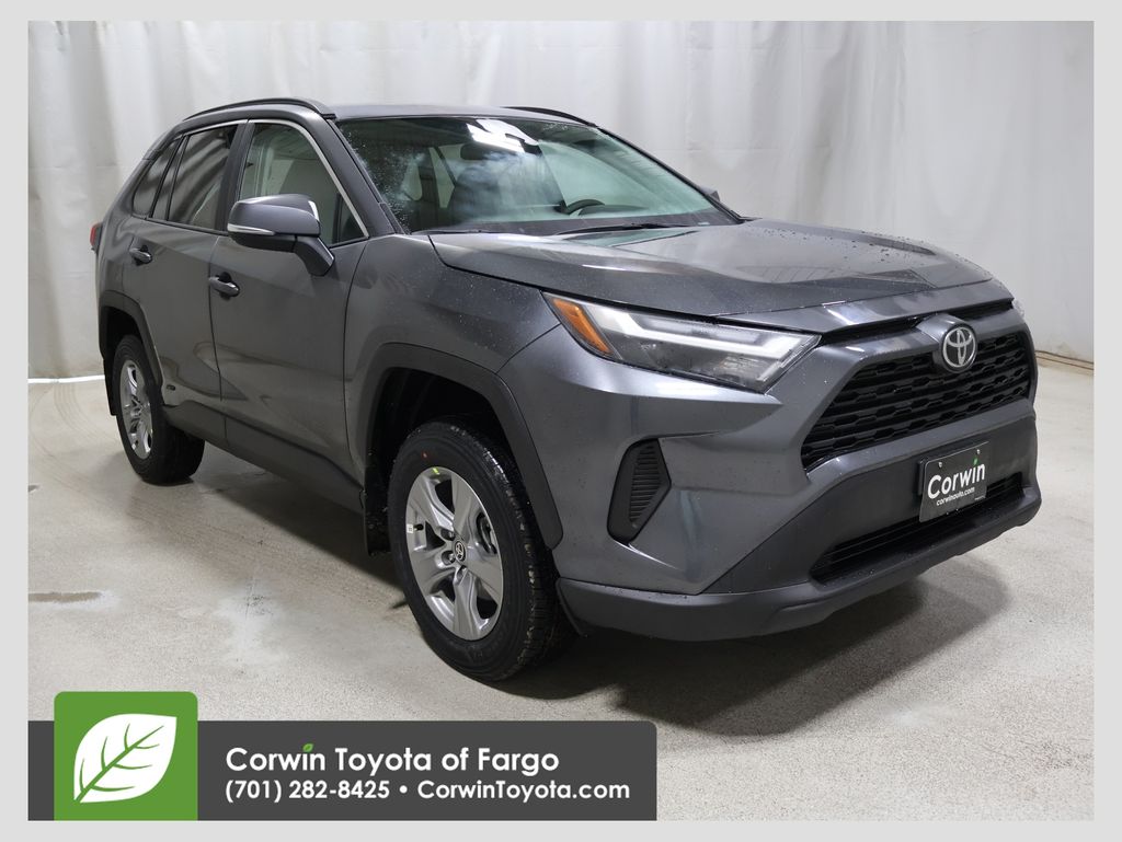 2025 Toyota RAV4 XLE's photo