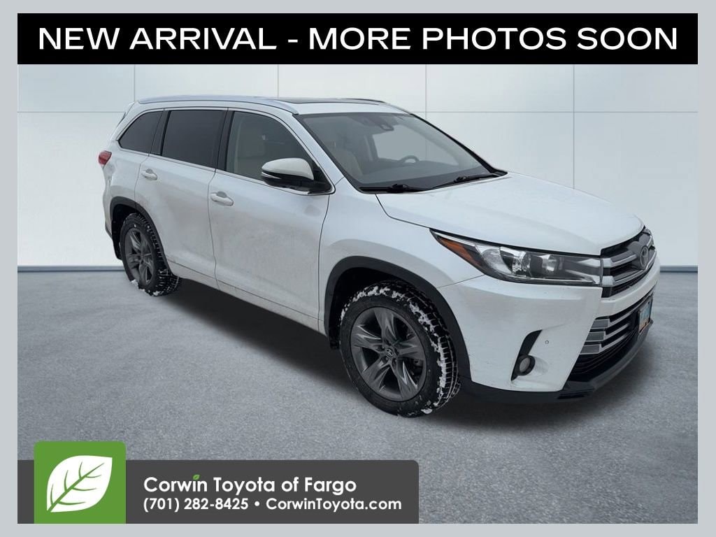 2017 Toyota Highlander Limited Platinum's photo