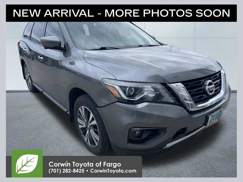 2017 Nissan Pathfinder SL 4WD's photo
