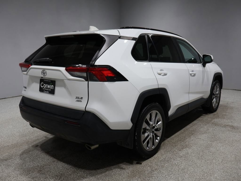 2020 Toyota RAV4 XLE Premium photo 2