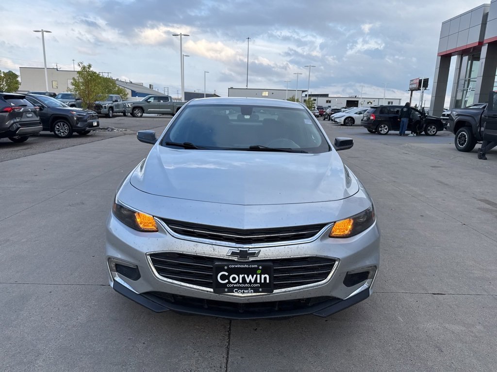 2017 Chevrolet Malibu 1LT photo 3