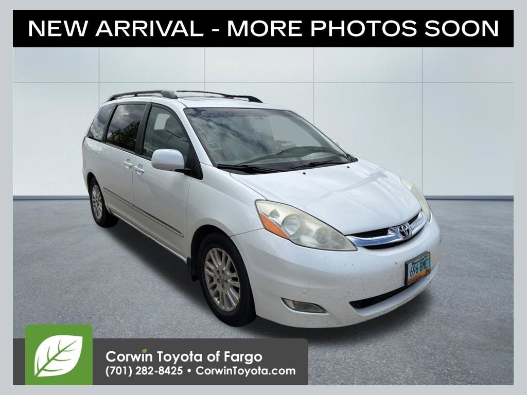 2010 Toyota Sienna XLE's photo