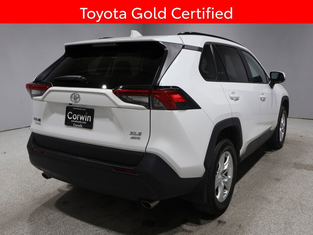 2021 Toyota RAV4 XLE photo 2