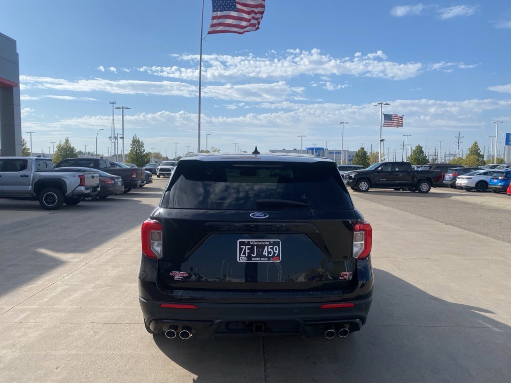 2022 Ford Explorer ST photo 2